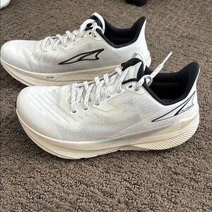 Altra Women’s Flow White Running Shoes